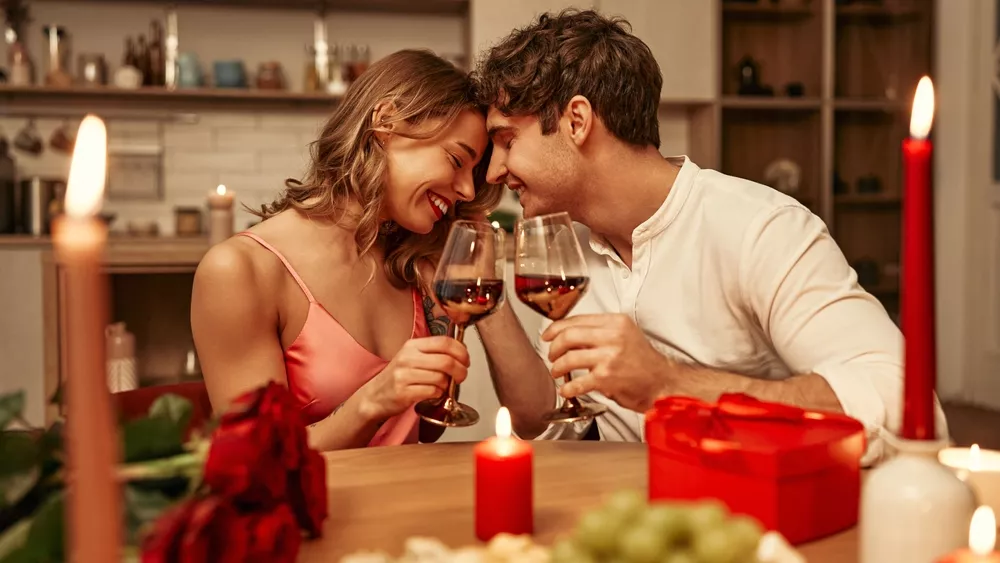 Ά&gamma;&iota;&omicron;&sigmaf; &Beta;&alpha;&lambda;&epsilon;&nu;&tau;ί&nu;&omicron;&sigmaf;: 10 &epsilon;&rho;&omega;&tau;ή&sigma;&epsilon;&iota;&sigmaf; &pi;&omicron;&upsilon; &phi;έ&rho;&nu;&omicron;&upsilon;&nu; &tau;&omicron; &zeta;&epsilon;&upsilon;&gamma;ά&rho;&iota; &pi;&iota;&omicron; &kappa;&omicron;&nu;&tau;ά