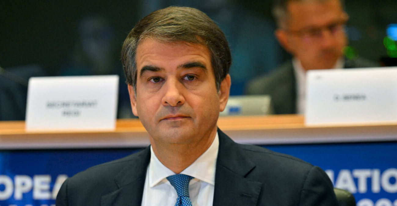 &Rho;&alpha;&phi;&alpha;έ&lambda;&epsilon; &Phi;ί&tau;&omicron;: &Eta; &Epsilon;&Epsilon; &pi;&alpha;&rho;&alpha;&mu;έ&nu;&epsilon;&iota; &pi;&lambda;ή&rho;&omega;&sigmaf; &pi;&rho;&omicron;&sigma;&eta;&lambda;&omega;&mu;έ&nu;&eta; &sigma;&tau;&iota;&sigmaf; &pi;&rho;&omicron;&sigma;&pi;ά&theta;&epsilon;&iota;&epsilon;&sigmaf; &tau;&omicron;&upsilon; &Omicron;&Eta;&Epsilon; &gamma;&iota;&alpha; &tau;&omicron; &Kappa;&upsilon;&pi;&rho;&iota;&alpha;&kappa;ό