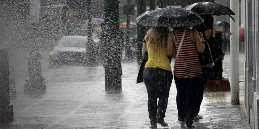 Μην σας ξεγελάει η ζέστη: Έρχονται βροχές και καταιγίδες - Τι μας επιφυλάσσει ο καιρός το τριήμερο του Κατακλυσμού