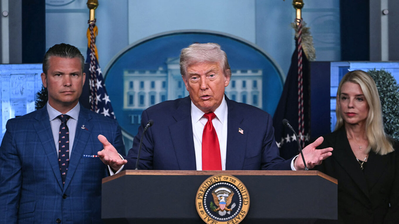 &Tau;&rho;&alpha;&mu;&pi; &gamma;&iota;&alpha; &Iota;&rho;ά&nu;: &laquo;&Sigma;&tau;&epsilon;ί&lambda;&alpha;&mu;&epsilon; &tau;&epsilon;&rho;ά&sigma;&tau;&iota;&omicron; &sigma;&tau;ό&lambda;&omicron;, &kappa;&alpha;&tau;&alpha;&sigma;&tau;&rho;έ&psi;&alpha;&mu;&epsilon; &tau;&omicron; &pi;&upsilon;&rho;&eta;&nu;&iota;&kappa;ό &tau;&omicron;&upsilon;&sigmaf; &pi;&rho;ό&gamma;&rho;&alpha;&mu;&mu;&alpha; &kappa;&alpha;&iota; ί&sigma;&omega;&sigmaf; &pi;&lambda;ή&xi;&omicron;&upsilon;&mu;&epsilon; &xi;&alpha;&nu;ά&raquo;