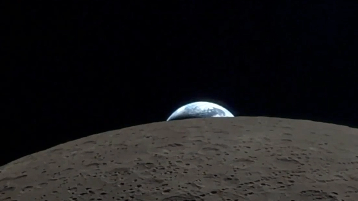 Η στιγμή που η Γη κρύβεται πίσω από τη Σελήνη: Το απίθανο βίντεο που τράβηξε αστροναύτης της NASA με iPhone από το διάστημα