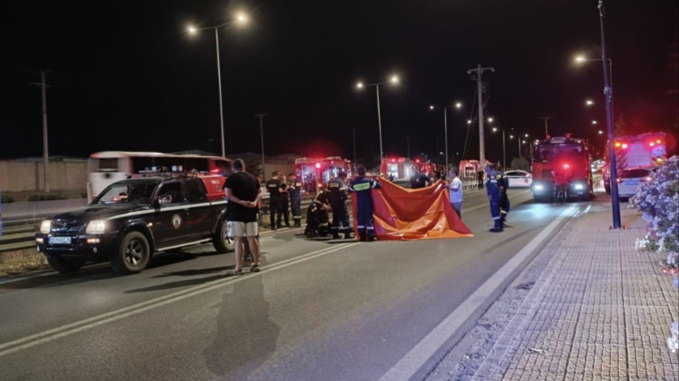 Εθελόντρια πυροσβέστης παρασύρθηκε από όχημα την ώρα κατάσβεσης φωτιάς - Μεταφέρθηκε στο νοσοκομείο