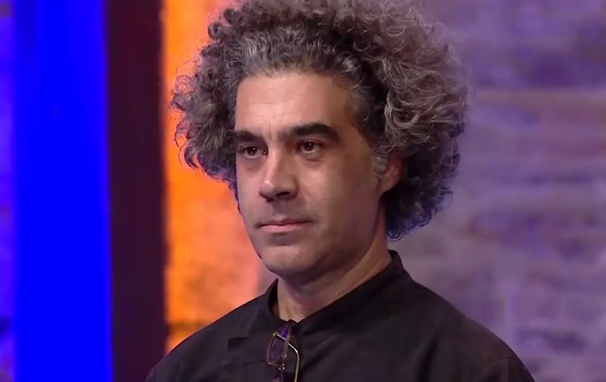 MasterChef: &Omicron; 50&chi;&rho;&omicron;&nu;&omicron;&sigmaf; &delta;&iota;&alpha;&gamma;&omega;&nu;&iota;&zeta;ό&mu;&epsilon;&nu;&omicron;&sigmaf; &sigma;&upsilon;&gamma;&kappa;ί&nu;&eta;&sigma;&epsilon; &tau;&omicron;&upsilon;&sigmaf; &kappa;&rho;&iota;&tau;έ&sigmaf; &mu;&epsilon; &tau;&eta;&nu; &alpha;&phi;&iota;έ&rho;&omega;&sigma;&eta; &sigma;&tau;&omicron;&nu; 10&chi;&rho;&omicron;&nu;&omicron; &gamma;&iota;&omicron; &tau;&omicron;&upsilon; - &Beta;ί&nu;&tau;&epsilon;&omicron;