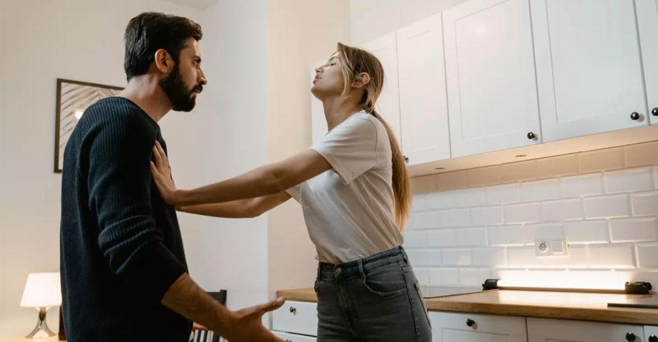 Τα 5 σημάδια που δείχνουν ότι μια σχέση δεν είναι ισότιμη Τα 5 σημάδια που δείχνουν ότι μια σχέση δεν είναι ισότιμη