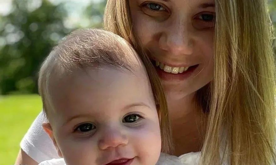 &Tau;&rho;&alpha;&gamma;&omega;&delta;ί&alpha; &sigma;&tau;&eta;&nu; &Alpha;&gamma;&gamma;&lambda;ί&alpha;: &Nu;&epsilon;&kappa;&rho;ή 30&chi;&rho;&omicron;&nu;&eta; &mu;&eta;&tau;έ&rho;&alpha; - &Gamma;&epsilon;&rho;&alpha;&nu;ό&sigmaf; &phi;&omicron;&rho;&tau;&eta;&gamma;&omicron;ύ έ&pi;&epsilon;&sigma;&epsilon; &sigma;&tau;&omicron; &kappa;&epsilon;&phi;ά&lambda;&iota; &tau;&eta;&sigmaf;