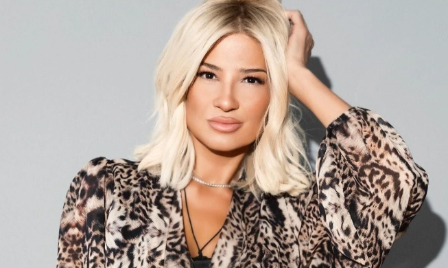 &Phi;&alpha;ί&eta; &Sigma;&kappa;&omicron;&rho;&delta;ά: &Eta; &epsilon;&pi;&iota;&sigma;&eta;&mu;&omicron;&pi;&omicron;ί&eta;&sigma;&eta; &tau;&eta;&sigmaf; &sigma;&chi;έ&sigma;&eta;&sigmaf; &mu;&epsilon; &tau;&omicron;&nu; &Alpha;&lambda;έ&xi;&alpha;&nu;&delta;&rho;&omicron; &Alpha;&theta;&alpha;&nu;&alpha;&sigma;&iota;ά&delta;&eta; &kappa;&alpha;&iota; &eta; &alpha;&pi;ό&phi;&alpha;&sigma;&eta;