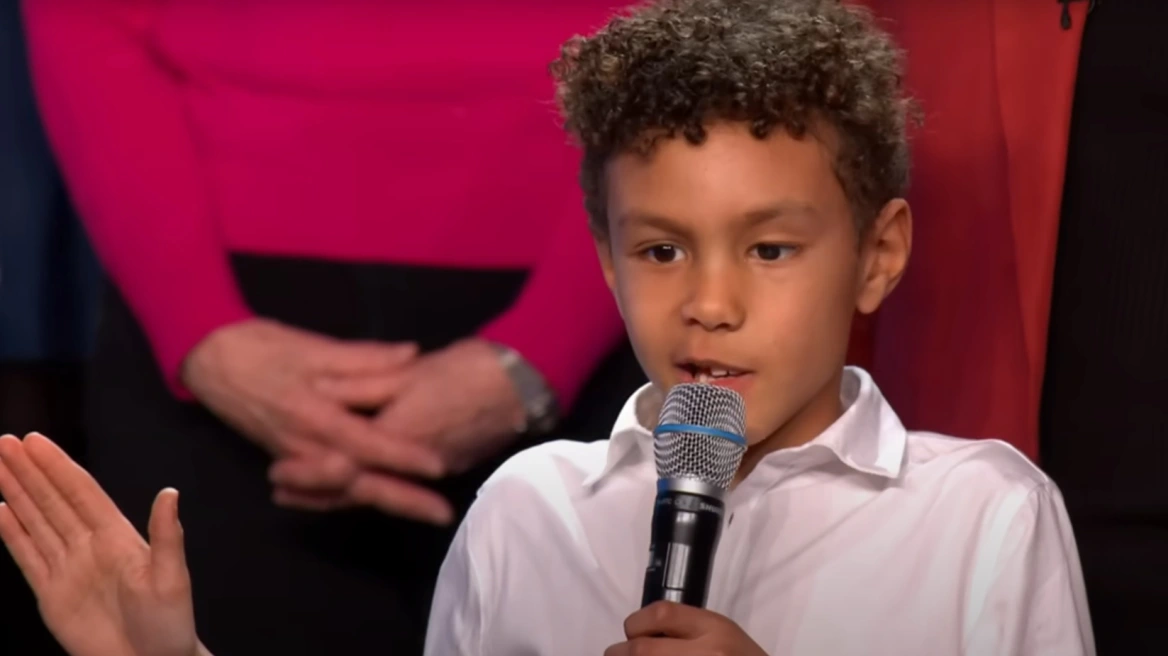 Βίντεο: 8χρονος με όγκο στον εγκέφαλο συγκίν&et