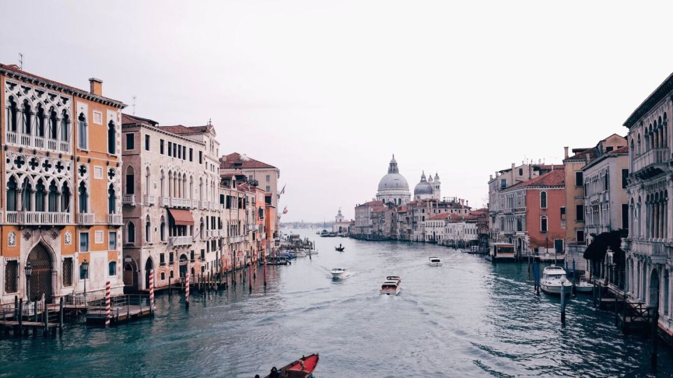 &Beta;&Iota;&Nu;&Tau;&Epsilon;&Omicron;: &Epsilon;&kappa;&alpha;&tau;&omicron;&nu;&tau;ά&delta;&epsilon;&sigmaf; &psi;ά&rho;&iota;&alpha; &xi;&epsilon;&beta;&rho;ά&sigma;&tau;&eta;&kappa;&alpha;&nu; &sigma;&tau;&omicron;&upsilon;&sigmaf; &delta;&rho;ό&mu;&omicron;&upsilon;&sigmaf; &tau;&eta;&sigmaf; &Beta;&epsilon;&nu;&epsilon;&tau;ί&alpha;&sigmaf;