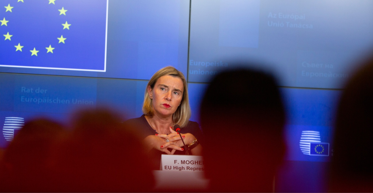 Ελεύθερη η Μογκερίνι – Κατηγορίες για απάτη και διαφθορά