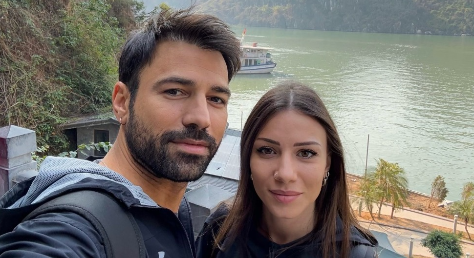 &Alpha;&nu;&tau;&rho;έ&alpha;&sigmaf; &Gamma;&epsilon;&omega;&rho;&gamma;ί&omicron;&upsilon; &kappa;&alpha;&iota; &Sigma;&iota;&mu;ώ&nu;&eta; &Chi;&rho;&iota;&sigma;&tau;&omicron;&delta;&omicron;ύ&lambda;&omicron;&upsilon;: A&gamma;&kappa;&alpha;&lambda;&iota;ά &mu;&epsilon; &tau;&eta;&nu; &kappa;ό&rho;&eta; &tau;&omicron;&upsilon;&sigmaf; - &Eta; &pi;&iota;&omicron; &gamma;&lambda;&upsilon;&kappa;&iota;ά &phi;&omega;&tau;&omicron;&gamma;&rho;&alpha;&phi;ί&alpha;