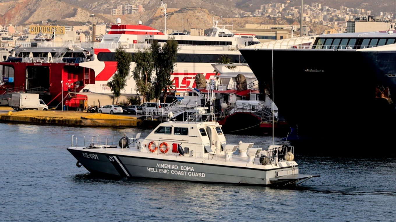 Εντοπίστηκε πτώμα στο λιμάνι του Πειραιά – Ανασύρθηκε από το Λιμενικό