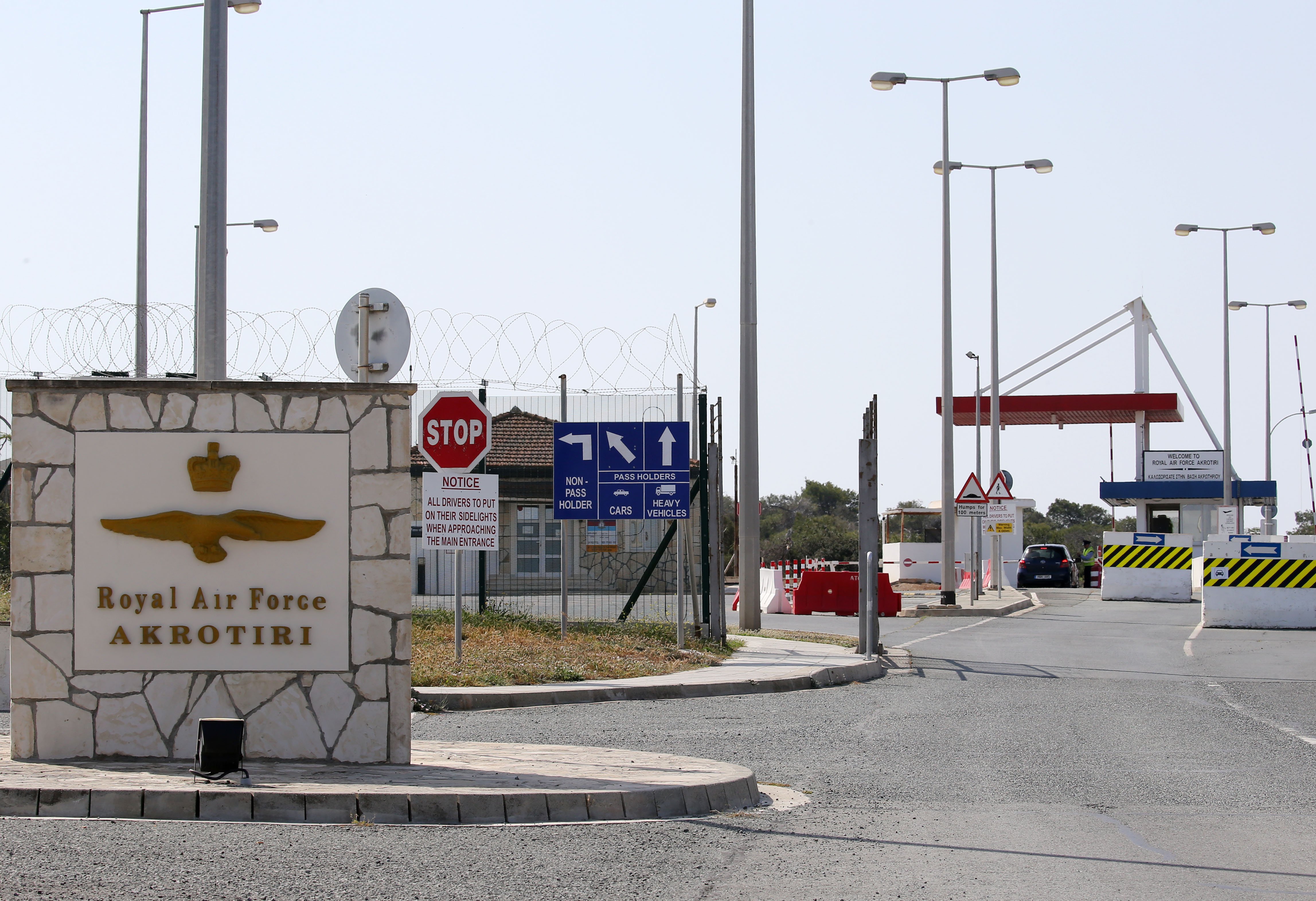 Όχημα τυλίχθηκε στις φλόγες στη Λεμεσό – Εκτεταμένες ζημιές – Διερευνούν τα αίτια οι Βρετανικές Βάσεις