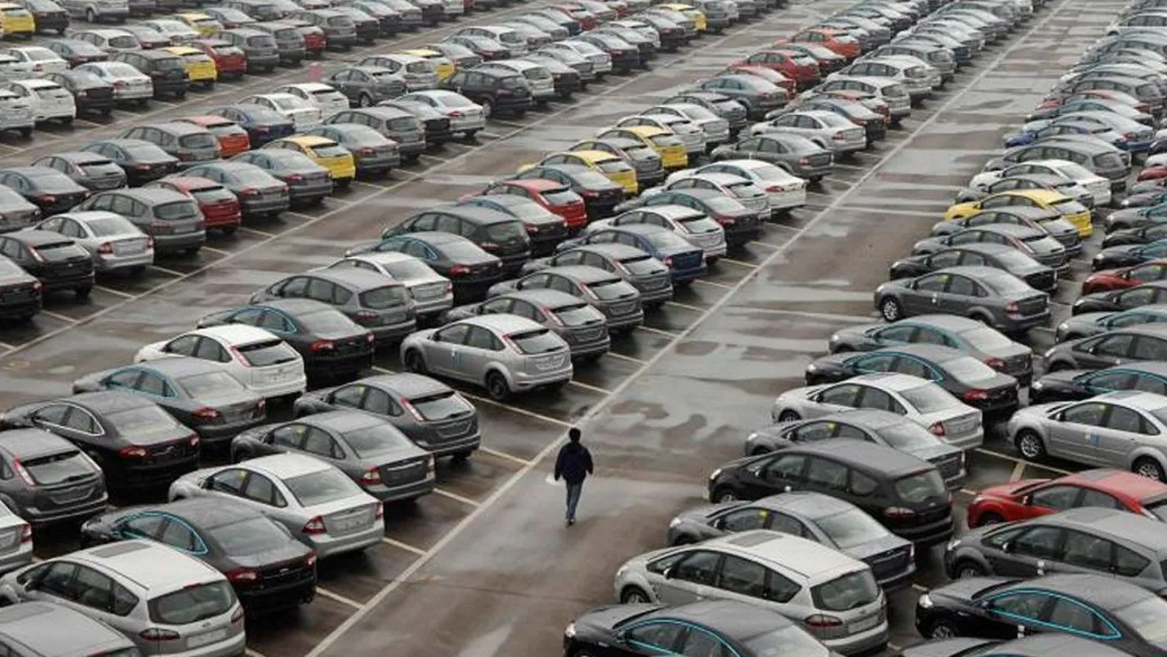 Η ΕΕ «παίρνει πίσω» την απαγόρευση βενζινοκίνητων και πετρελαιοκίνητων αυτοκινήτων από το 2035