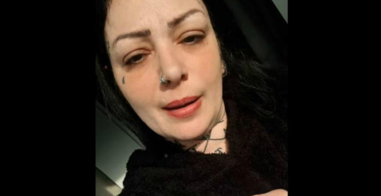 &Sigma;&omicron;&kappa;ά&rho;&epsilon;&iota; &eta; Annie Alexoui: &laquo;&Epsilon;ί&tau;&epsilon; &theta;ά&nu;&alpha;&tau;&omicron;&sigmaf; &epsilon;ί&tau;&epsilon; &delta;&iota;&kappa;&alpha;ί&omega;&sigma;&eta;&raquo; - Ό&sigma;&alpha; &alpha;&pi;&omicron;&kappa;ά&lambda;&upsilon;&psi;&epsilon; &sigma;&tau;&omicron; &laquo;&Tau;&raquo; &gamma;&iota;&alpha; &tau;&alpha; &tau;&alpha;&tau;&omicron;&upsilon;ά&zeta; &tau;&eta;&sigmaf;