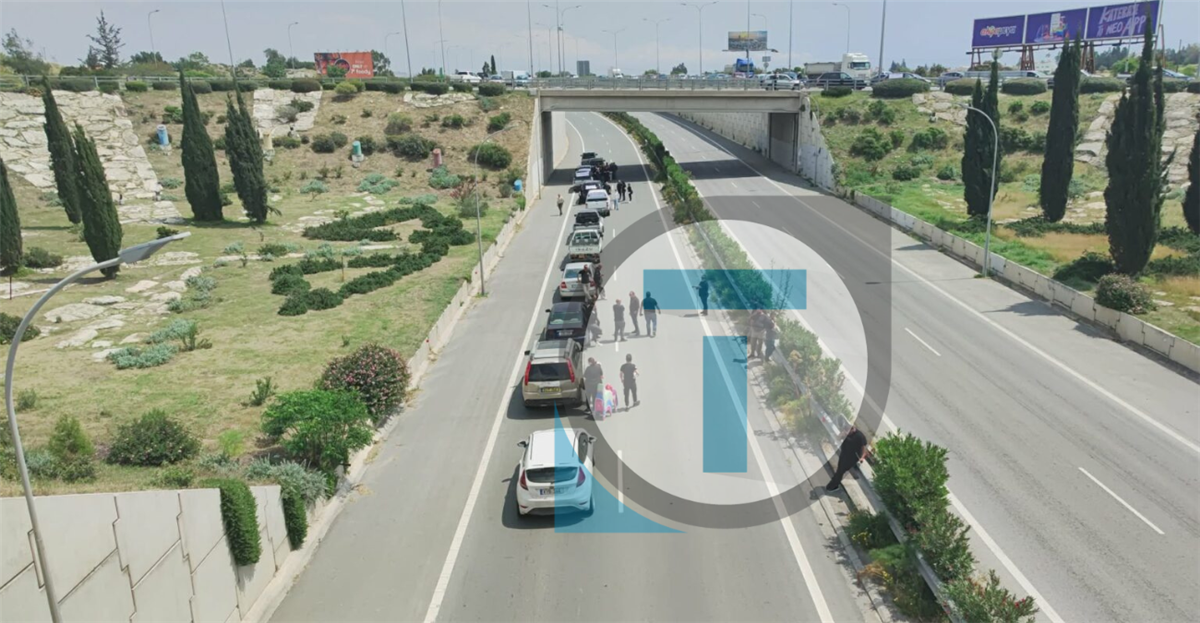 &Alpha;&gamma;&alpha;&nu;&alpha;&kappa;&tau;&iota;&sigma;&mu;έ&nu;&omicron;&iota; &omicron;&iota; &kappa;&tau;&eta;&nu;&omicron;&tau;&rho;ό&phi;&omicron;&iota;: &laquo;&Omicron; &kappa;ό&sigma;&mu;&omicron;&sigmaf; &theta;έ&lambda;&epsilon;&iota; &nu;&alpha; &delta;&omicron;&upsilon;&lambda;έ&psi;&epsilon;&iota;, ό&chi;&iota; &nu;&alpha; &pi;&alpha;&rho;&alpha;&nu;&omicron;&mu;ή&sigma;&epsilon;&iota; - Έ&chi;&omicron;&upsilon;&mu;&epsilon; &tau;&alpha; &mu;&omega;&rho;ά &nu;&eta;&sigma;&tau;&iota;&kappa;ά&raquo; - &Delta;&epsilon;ί&tau;&epsilon; &phi;&omega;&tau;&omicron;&gamma;&rho;&alpha;&phi;ί&epsilon;&sigmaf; &kappa;&alpha;&iota; &beta;ί&nu;&tau;&epsilon;&omicron;