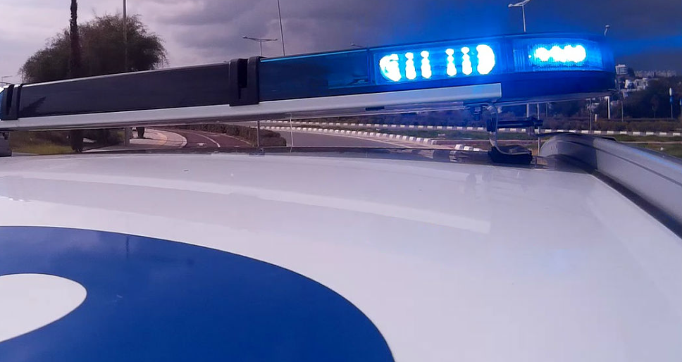 Χειροπέδες σε 40χρονη – Έβαλε φωτιά στο πατάρι καταστήματος όπου διέμενε προσωρινά