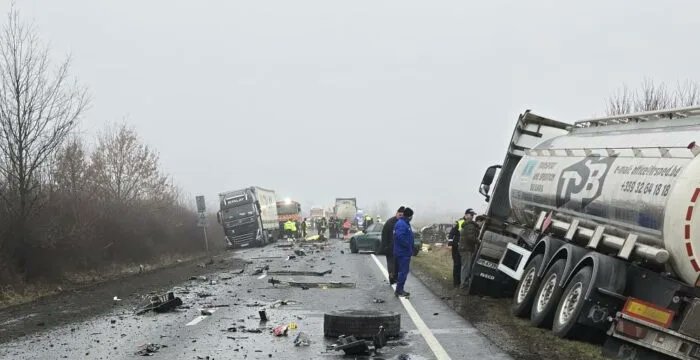 &Tau;&rho;&alpha;&gamma;&omega;&delta;ί&alpha; &sigma;&tau;&eta; &Rho;&omicron;&upsilon;&mu;&alpha;&nu;ί&alpha; - 7 &omicron;&iota; &epsilon;&pi;&iota;&beta;&epsilon;&beta;&alpha;&iota;&omega;&mu;έ&nu;&omicron;&iota; &nu;&epsilon;&kappa;&rho;&omicron;ί, ό&lambda;&omicron;&iota; &omicron;&pi;&alpha;&delta;&omicron;ί &tau;&omicron;&upsilon; &Pi;&Alpha;&Omicron;&Kappa; - &Delta;&epsilon;ί&tau;&epsilon; &beta;ί&nu;&tau;&epsilon;&omicron; &kappa;&alpha;&iota; &phi;&omega;&tau;&omicron;&gamma;&rho;&alpha;&phi;ί&epsilon;&sigmaf; &alpha;&pi;ό &tau;&eta; &mu;&omicron;&iota;&rho;&alpha;ί&alpha; &sigma;ύ&gamma;&kappa;&rho;&omicron;&upsilon;&sigma;&eta;