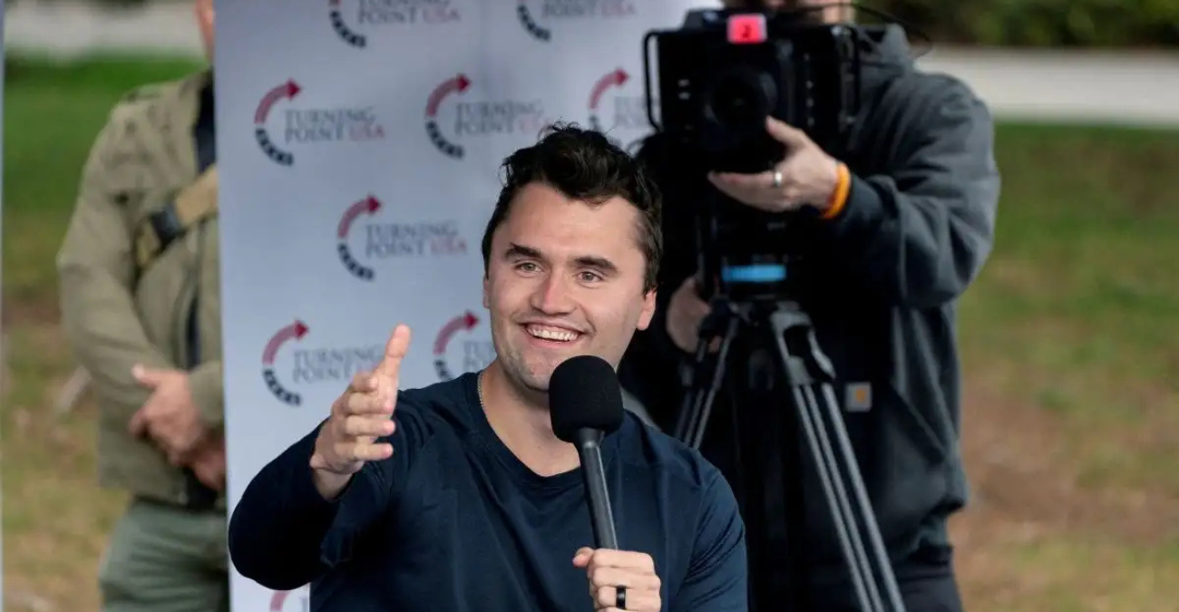 Δολοφονία Τσάρλι Κερκ: Βρέθηκε βόμβα κοντά στον χώρο όπου έπεσε νεκρός – Δύο συλλήψεις