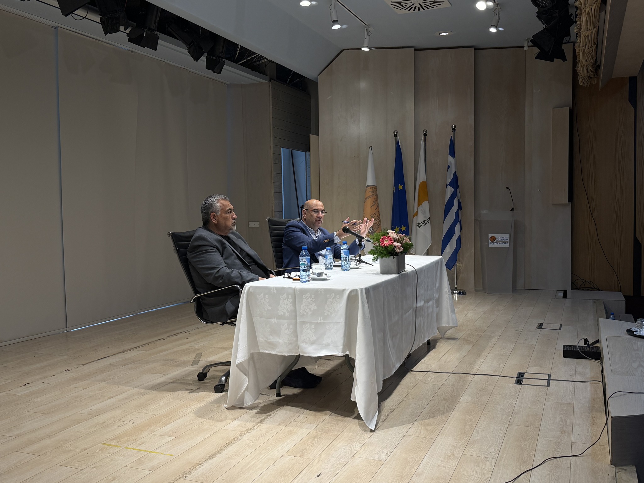 &Lambda;ά&rho;&nu;&alpha;&kappa;&alpha;: &Mu;&alpha;&zeta;&iota;&kappa;ή &kappa;&iota;&nu;&eta;&tau;&omicron;&pi;&omicron;ί&eta;&sigma;&eta; έ&xi;&omega; &alpha;&pi;ό &tau;&omicron; &lambda;&iota;&mu;ά&nu;&iota; &kappa;&alpha;&iota; &mu;&alpha;&rho;ί&nu;&alpha; - &laquo;&Eta; &pi;ό&lambda;&eta; &pi;&rho;&omicron;&chi;&omega;&rho;ά &epsilon;&nu;&omega;&mu;έ&nu;&eta; &kappa;&alpha;&iota; &delta;&iota;&epsilon;&kappa;&delta;&iota;&kappa;&epsilon;ί &tau;&omicron; &mu;έ&lambda;&lambda;&omicron;&nu; &pi;&omicron;&upsilon; &tau;&eta;&sigmaf; &alpha;&xi;ί&zeta;&epsilon;&iota;&raquo;