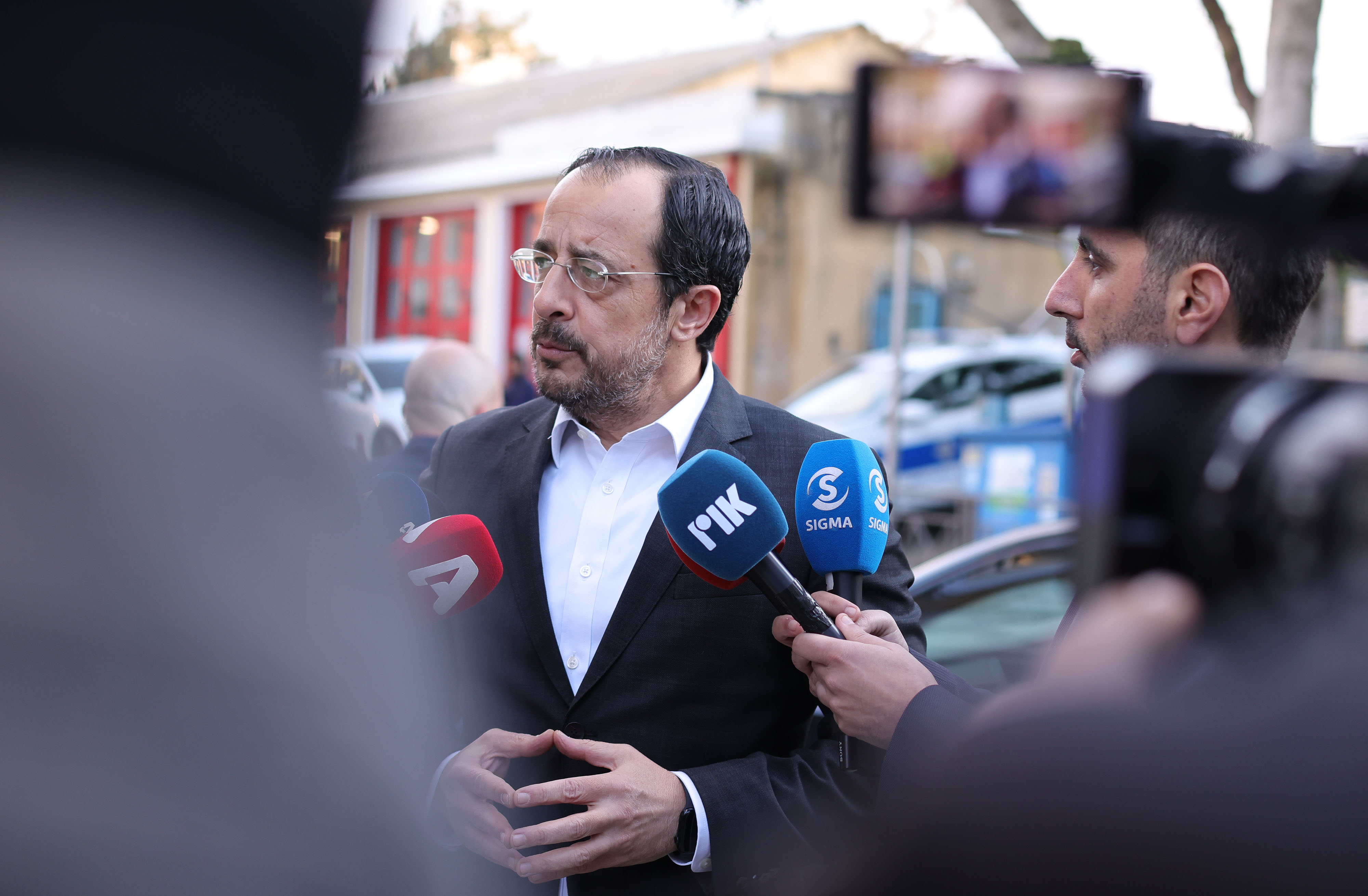 &Kappa;&lambda;&epsilon;&iota;&delta;ώ&nu;&epsilon;&iota; &eta; &sigma;&upsilon;&nu;ά&nu;&tau;&eta;&sigma;&eta; &Chi;&rho;&iota;&sigma;&tau;&omicron;&delta;&omicron;&upsilon;&lambda;ί&delta;&eta; &ndash; &Gamma;&kappa;&omicron;&upsilon;&tau;έ&rho;&epsilon;&sigmaf;: &laquo;&Delta;&epsilon;&nu; &theta;έ&lambda;&omicron;&upsilon;&mu;&epsilon; &sigma;&upsilon;&nu;&omicron;&mu;&iota;&lambda;ί&epsilon;&sigmaf; &gamma;&iota;&alpha; &chi;ά&rho;&eta; &tau;&omega;&nu; &sigma;&upsilon;&nu;&omicron;&mu;&iota;&lambda;&iota;ώ&nu;&raquo;