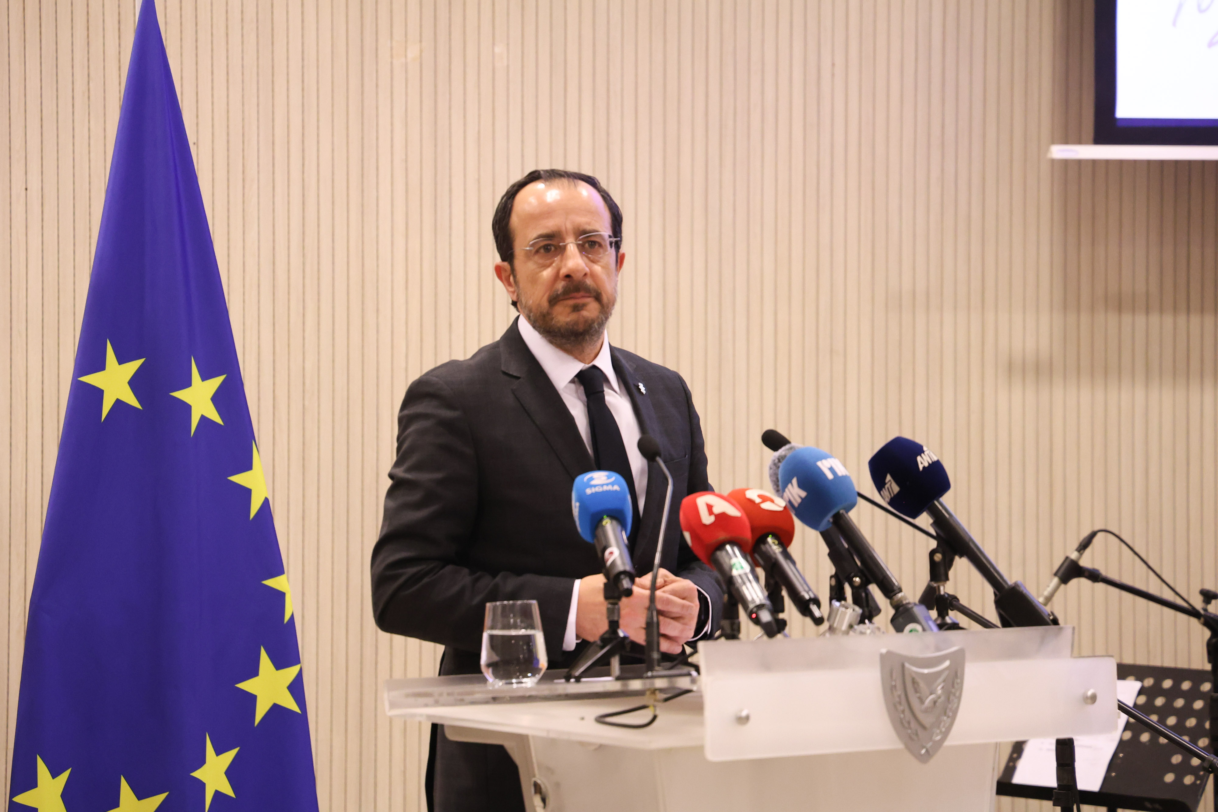 &Kappa;&omicron;&mu;&iota;&sigma;&iota;ό&nu;: &Alpha;&nu;&tau;&alpha;&lambda;&lambda;&alpha;&gamma;ή &alpha;&pi;ό&psi;&epsilon;&omega;&nu; &Epsilon;&pi;&iota;&tau;&rho;ό&pi;&omicron;&upsilon; Ά&mu;&upsilon;&nu;&alpha;&sigmaf; &Epsilon;&Epsilon; &mu;&epsilon; &Pi;&rho;ό&epsilon;&delta;&rho;&omicron; &Chi;&rho;&iota;&sigma;&tau;&omicron;&delta;&omicron;&upsilon;&lambda;ί&delta;&eta; &tau;&eta;&nu; &Tau;&rho;ί&tau;&eta; &sigma;&tau;&eta;&nu; &Alpha;&theta;ή&nu;&alpha;