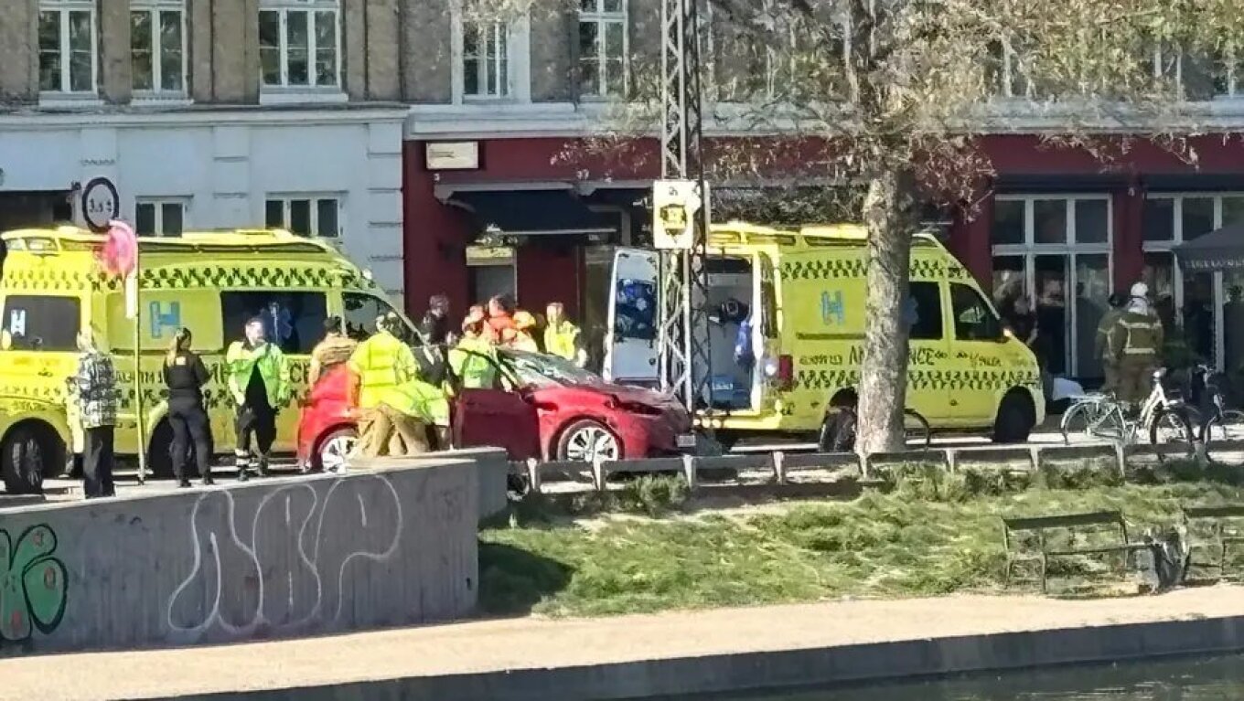 Ηλικιωμένος έπεσε με αυτοκίνητο πάνω σε πλήθος στη Κοπεγχάγη