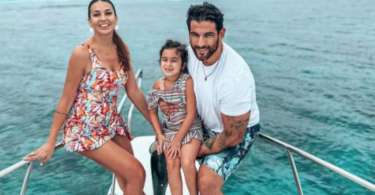 &Chi;&alpha;&tau;&zeta;ί&delta;&omicron;&upsilon;-&Pi;&alpha;ύ&lambda;&omicron;&upsilon;: &Pi;&alpha;&rho;&omicron;&upsilon;&sigma;ί&alpha;&sigma;&alpha;&nu; &tau;&omicron; &Kappa;&alpha;&rho;&nu;&alpha;&beta;ά&lambda;&iota; &Mu;&omicron;&sigma;&chi;ά&tau;&omicron;&upsilon;-&Tau;&alpha;ύ&rho;&omicron;&upsilon;, &sigma;&tau;&eta; &gamma;&epsilon;&iota;&tau;&omicron;&nu;&iota;ά &tau;&omicron;&upsilon; &Epsilon;&tau;&epsilon;&omicron;&kappa;&lambda;ή -&Eta; &sigma;&upsilon;&gamma;&kappa;ί&nu;&eta;&sigma;ή &tau;&omicron;&upsilon;