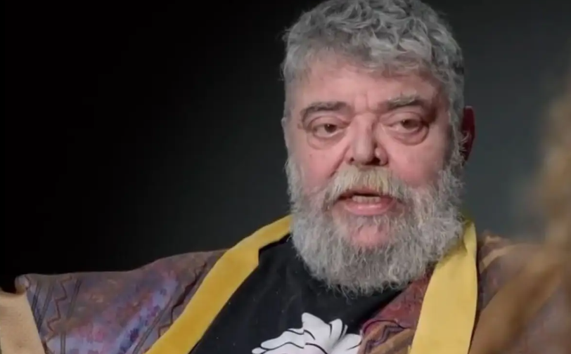 Σταμάτης Κραουνάκης: «Από μικρός ήμουν μπούγιαβλο με τα κιλά – Δεν έπινα ποτέ αλκοόλ, αλλά χαλάρωνα με τα γλυκά»
