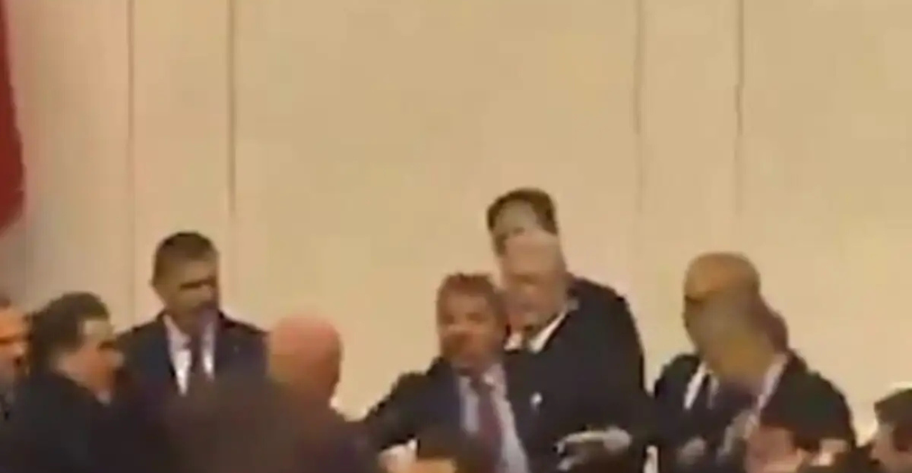 &Tau;&omicron;&upsilon;&rho;&kappa;ί&alpha;: Ά&gamma;&rho;&iota;&omicron; &xi;ύ&lambda;&omicron; &mu;έ&sigma;&alpha; &sigma;&tau;&eta; &Beta;&omicron;&upsilon;&lambda;ή &kappa;&alpha;&tau;ά &tau;&eta; &delta;&iota;ά&rho;&kappa;&epsilon;&iota;&alpha; &tau;&eta;&sigmaf; &omicron;&rho;&kappa;&omega;&mu;&omicron;&sigma;ί&alpha;&sigmaf; &tau;&omicron;&upsilon; &upsilon;&pi;&omicron;&upsilon;&rho;&gamma;&omicron;ύ &Delta;&iota;&kappa;&alpha;&iota;&omicron;&sigma;ύ&nu;&eta;&sigmaf;