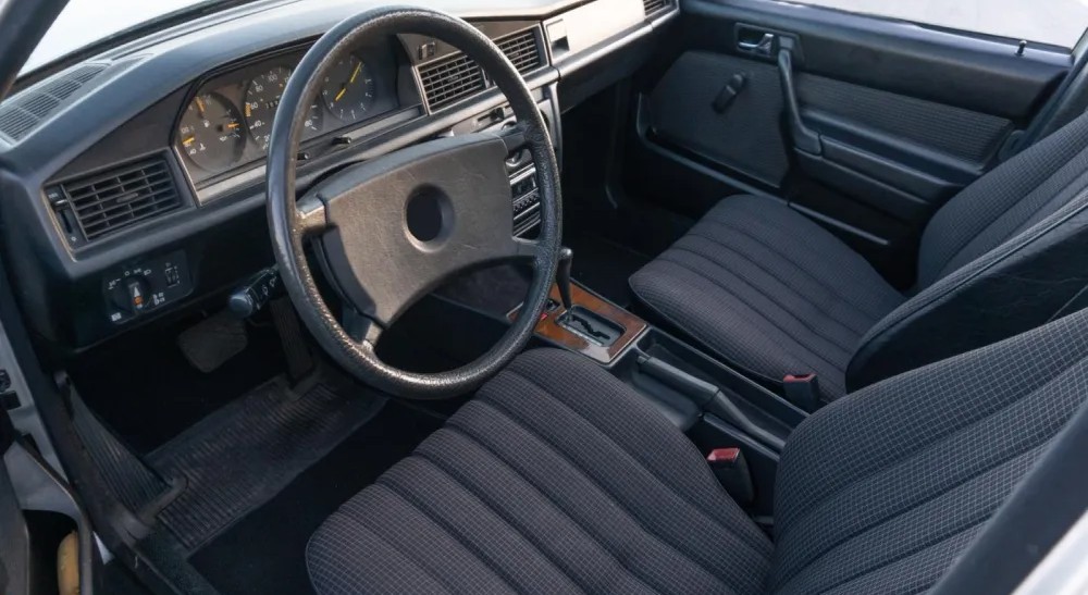 Τα 7 αγαπημένα αξεσουάρ αυτοκινήτου που έχουν εξαφανιστεί