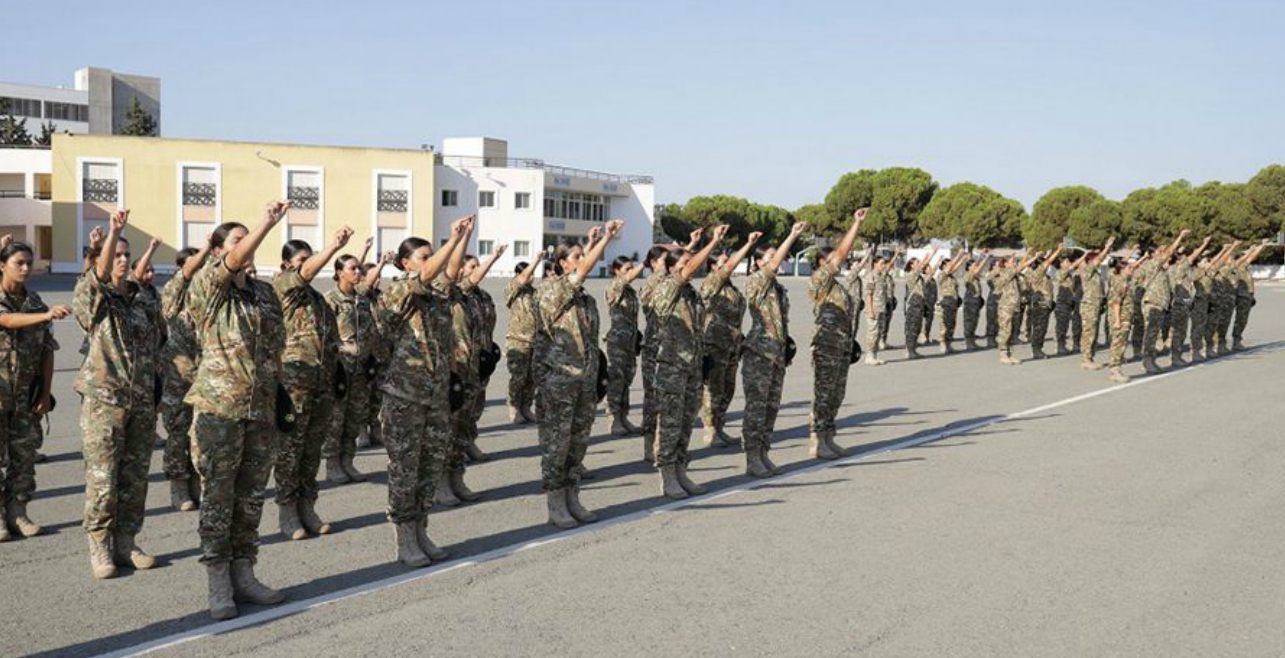 Μια και μοναδική αίτηση για την εθελοντική στράτευση γυναικών – Ποιος πιστεύουν είναι ο λόγος  