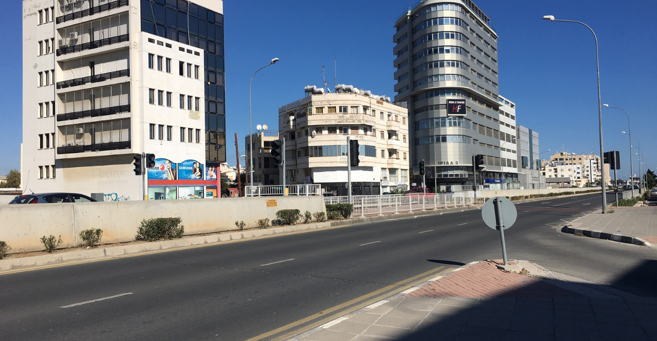 «Πίστα ταχύτητας» η Σπύρου Κυπριανού στη Λάρνακα – Ούτε οι κάμερες τους εμποδίζουν