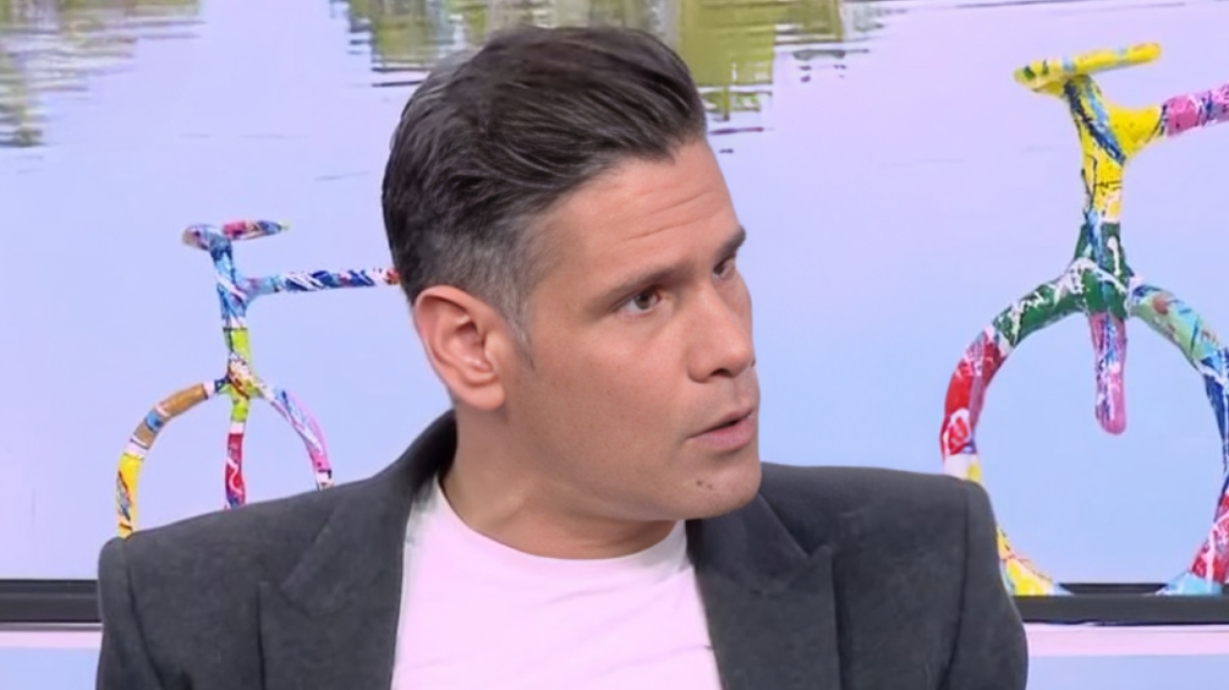 &Delta;&eta;&mu;ή&tau;&rho;&eta;&sigmaf; &Omicron;&upsilon;&gamma;&gamma;&alpha;&rho;έ&zeta;&omicron;&sigmaf; &gamma;&iota;&alpha; &tau;&eta;&nu; &pi;&alpha;&rho;&omicron;&upsilon;&sigma;ί&alpha; &tau;&omicron;&upsilon; &sigma;&tau;&eta;&nu; &tau;&eta;&lambda;&epsilon;ό&rho;&alpha;&sigma;&eta;: &Epsilon;ί&delta;&alpha; ά&lambda;&lambda;&omicron;&upsilon;&sigmaf; &nu;&alpha; &mu;&epsilon; &pi;&rho;&omicron;&sigma;&pi;&epsilon;&rho;&nu;&omicron;ύ&nu; &epsilon;&pi;&iota;&delta;&epsilon;&iota;&kappa;&tau;&iota;&kappa;ά &kappa;&alpha;&iota; &epsilon;&gamma;ώ &pi;&epsilon;&rho;&iota;&mu;έ&nu;&omega; &sigma;&tau;&omicron; ί&delta;&iota;&omicron; &pi;ό&sigma;&tau;&omicron;