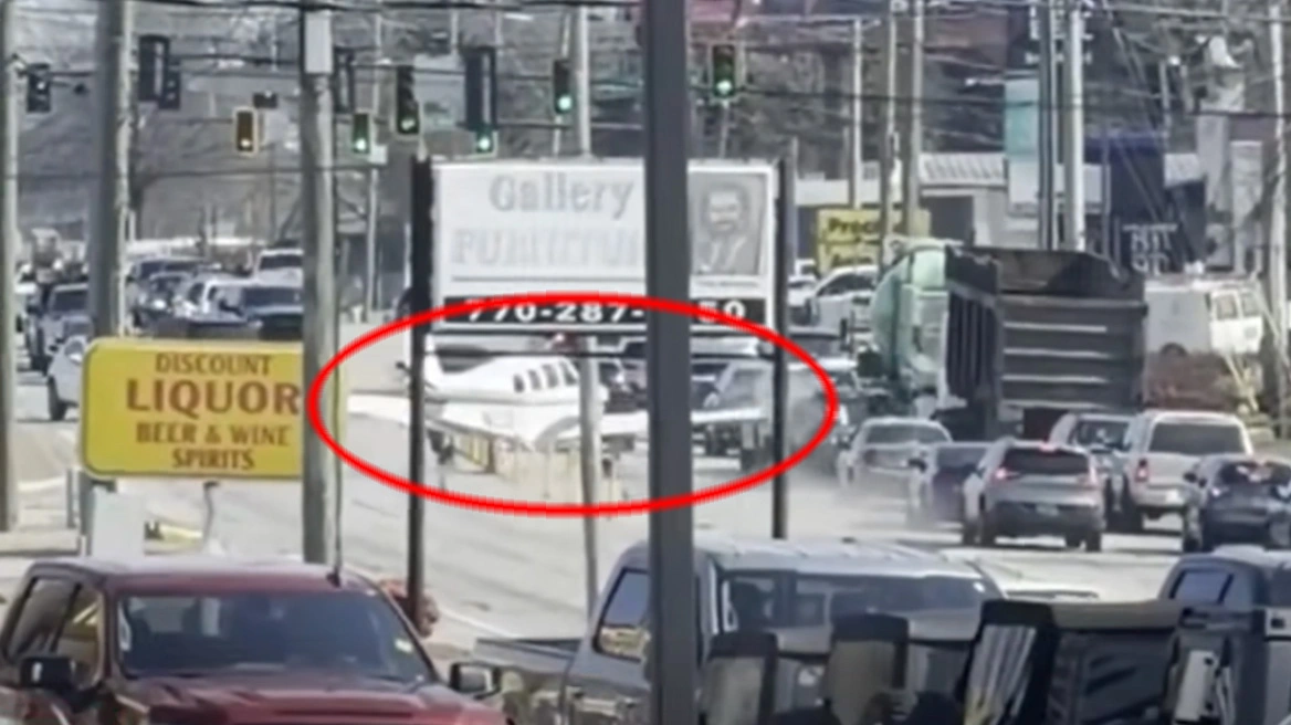 VIDEO: &Mu;&iota;&kappa;&rho;ό &alpha;&epsilon;&rho;&omicron;&sigma;&kappa;ά&phi;&omicron;&sigmaf; &kappa;ά&nu;&epsilon;&iota; &alpha;&nu;&alpha;&gamma;&kappa;&alpha;&sigma;&tau;&iota;&kappa;ή &pi;&rho;&omicron;&sigma;&gamma;&epsilon;ί&omega;&sigma;&eta; &sigma;&epsilon; &alpha;&upsilon;&tau;&omicron;&kappa;&iota;&nu;&eta;&tau;ό&delta;&rho;&omicron;&mu;&omicron; &sigma;&tau;&iota;&sigmaf; &Eta;&Pi;&Alpha;