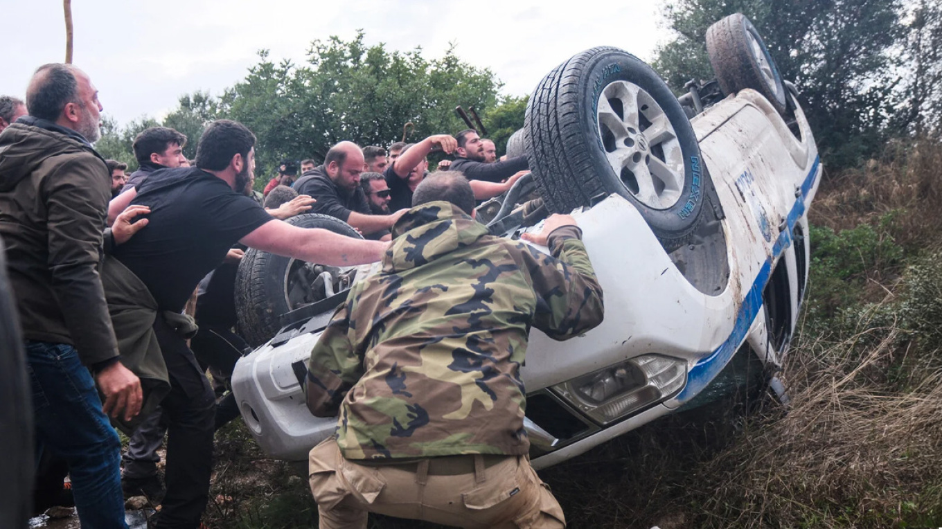 Πρωτοφανείς αγριότητες στην Κρήτη με αγρότες να χτυπούν αστυνομικούς: Δείτε βίντεο και φωτογραφίες
