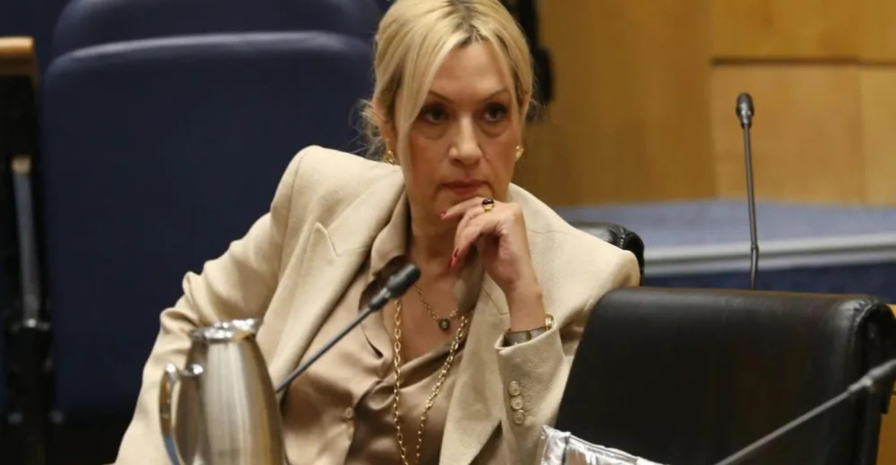 &Epsilon;&iota;&rho;ή&nu;&eta; &Chi;&alpha;&rho;&alpha;&lambda;&alpha;&mu;&pi;ί&delta;&omicron;&upsilon;: &Beta;ά&zeta;&epsilon;&iota; &tau;έ&lambda;&omicron;&sigmaf; &sigma;&tau;&alpha; &sigma;&epsilon;&nu;ά&rho;&iota;&alpha; &kappa;&alpha;&iota; &xi;&epsilon;&kappa;&alpha;&theta;&alpha;&rho;ί&zeta;&epsilon;&iota; &gamma;&iota;&alpha; &tau;&iota;&sigmaf; &epsilon;&kappa;&lambda;&omicron;&gamma;έ&sigmaf; &Mu;&alpha;ΐ&omicron;&upsilon; - &Tau;&iota; &iota;&sigma;&chi;ύ&epsilon;&iota; &mu;&epsilon; &tau;&eta;&nu; &upsilon;&pi;&omicron;&psi;&eta;&phi;&iota;ό&tau;&eta;&tau;&alpha; &tau;&eta;&sigmaf;