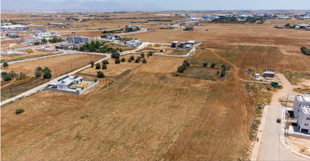 &Kappa;&omicron;&kappa;&kappa;&iota;&nu;&omicron;&tau;&rho;&iota;&mu;&iota;&theta;&iota;ά: &Tau;&omicron;&nu; έ&kappa;&lambda;&epsilon;&psi;&alpha;&nu; &epsilon;&nu;ώ &pi;&alpha;&rho;&alpha;&mu;έ&nu;&epsilon;&iota; &upsilon;&pi;ό &sigma;ύ&lambda;&lambda;&eta;&psi;&eta; &sigma;&tau;&alpha; &kappa;&alpha;&tau;&epsilon;&chi;ό&mu;&epsilon;&nu;&alpha; &ndash; Έ&kappa;&kappa;&lambda;&eta;&sigma;&eta; &alpha;&pi;ό &sigma;&upsilon;&gamma;&gamma;&epsilon;&nu;&epsilon;ί&sigmaf; &kappa;&alpha;&iota; &phi;ί&lambda;&omicron;&upsilon;&sigmaf;