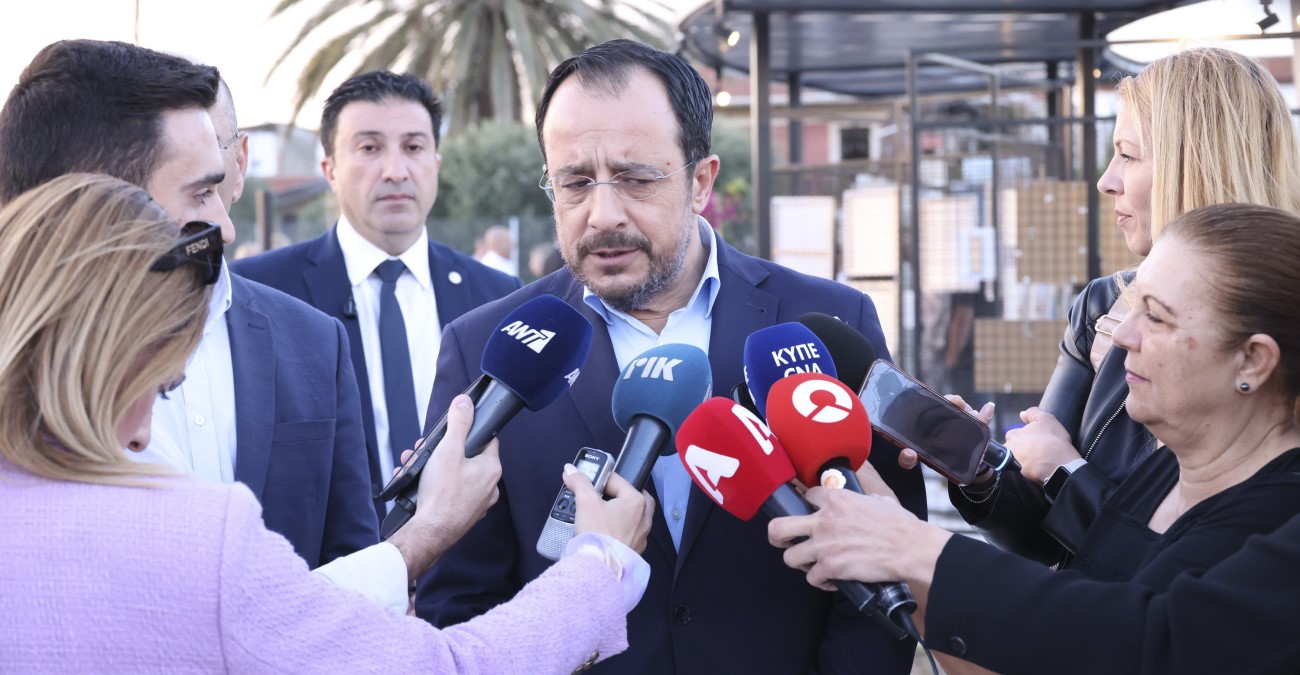 &Pi;&tau;&Delta; &gamma;&iota;&alpha; &alpha;&phi;&theta;ώ&delta;&eta;: &laquo;&Chi;&rho;&epsilon;&iota;ά&zeta;&epsilon;&tau;&alpha;&iota; &eta; &sigma;&upsilon;&nu;&epsilon;&rho;&gamma;&alpha;&sigma;ί&alpha; ό&lambda;&omega;&nu;&raquo; - &laquo;&Sigma;&upsilon;&nu;&epsilon;&chi;ί&zeta;&epsilon;&tau;&alpha;&iota; &omicron; &delta;&iota;ά&lambda;&omicron;&gamma;&omicron;&sigmaf;&raquo; - &Pi;ώ&sigmaf; &pi;&rho;&omicron;&chi;&omega;&rho;&omicron;ύ&nu; &omicron;&iota; &alpha;&pi;&omicron;&zeta;&eta;&mu;&iota;ώ&sigma;&epsilon;&iota;&sigmaf;