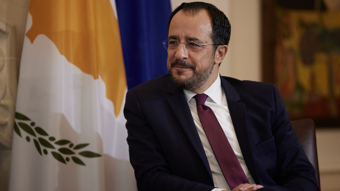 &Pi;&tau;&Delta;: &laquo;&Pi;&rho;&omicron;&tau;&epsilon;&rho;&alpha;&iota;ό&tau;&eta;&tau;&alpha; &omicron;&iota; &epsilon;&xi;&epsilon;&lambda;ί&xi;&epsilon;&iota;&sigmaf; &sigma;&tau;&omicron; &Kappa;&upsilon;&pi;&rho;&iota;&alpha;&kappa;ό, ό&chi;&iota; &omicron; &alpha;&nu;&alpha;&sigma;&chi;&eta;&mu;&alpha;&tau;&iota;&sigma;&mu;ό&sigmaf;&raquo; - &Alpha;&iota;&chi;&mu;έ&sigmaf; &gamma;&iota;&alpha; &sigma;&tau;&epsilon;&lambda;έ&chi;&eta; &tau;&omicron;&upsilon; &Delta;&Eta;&Sigma;&Upsilon;
