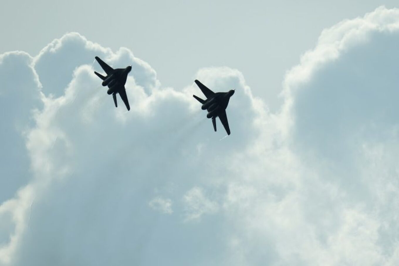 Απογειώνει εσπευσμένα αεροσκάφη καθώς η Ρωσία εξαπολύει πλήγματα στη δυτική Ουκρανία