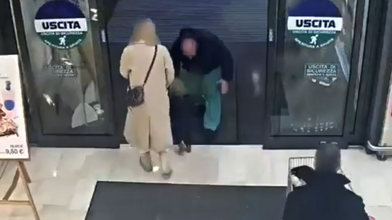 &Beta;&Iota;&Nu;&Tau;&Epsilon;&Omicron;: &Mu;&epsilon;&tau;&alpha;&nu;ά&sigma;&tau;&eta;&sigmaf; &sigma;&tau;&eta;&nu; &Iota;&tau;&alpha;&lambda;ί&alpha; ά&rho;&pi;&alpha;&xi;&epsilon; &kappa;&omicron;&rho;&iota;&tau;&sigma;ά&kappa;&iota; &alpha;&pi;ό &tau;&alpha; &chi;έ&rho;&iota;&alpha; &tau;&eta;&sigmaf; &mu;&alpha;&mu;ά&sigmaf; &tau;&omicron;&upsilon; &sigma;&epsilon; &sigma;&omicron;ύ&pi;&epsilon;&rho; &mu;ά&rho;&kappa;&epsilon;&tau;