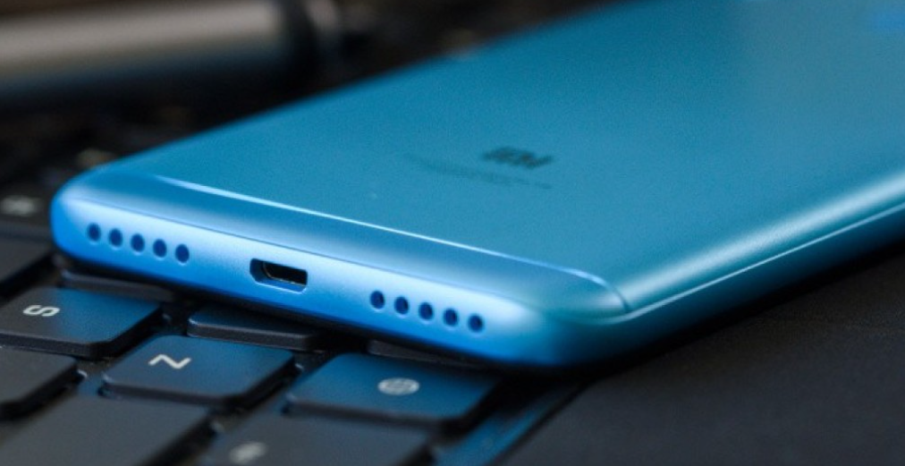 Αυτά τα κινητά θα πρέπει να έχουν μπαταρίες που θα μπορούμε να τις βγάζουμε - Πότε τίθεται σε ισχύ