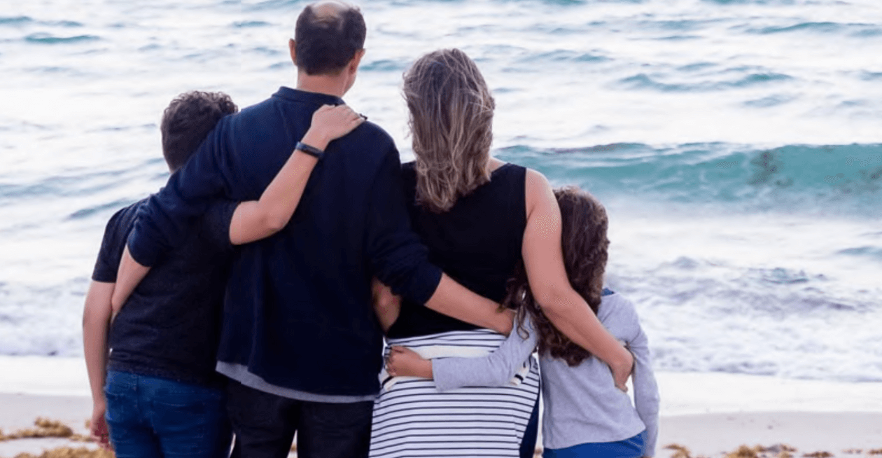 &Gamma;&omicron;&nu;&epsilon;ί&sigmaf; &lambda;&iota;&mu;&omicron;&kappa;&tau;ό&nu;&eta;&sigma;&alpha;&nu; &tau;&alpha; 6 &pi;&alpha;&iota;&delta;&iota;ά &tau;&omicron;&upsilon;&sigmaf; - &Tau;&alpha; &alpha;&nu;ά&gamma;&kappa;&alpha;&zeta;&alpha;&nu; &nu;&alpha; &tau;&rho;ώ&nu;&epsilon; &mu;&omicron;ύ&chi;&lambda;&alpha;, &zeta;&omega;ύ&phi;&iota;&alpha; &kappa;&alpha;&iota; &sigma;&kappa;&upsilon;&lambda;&omicron;&tau;&rho;&omicron;&phi;ή