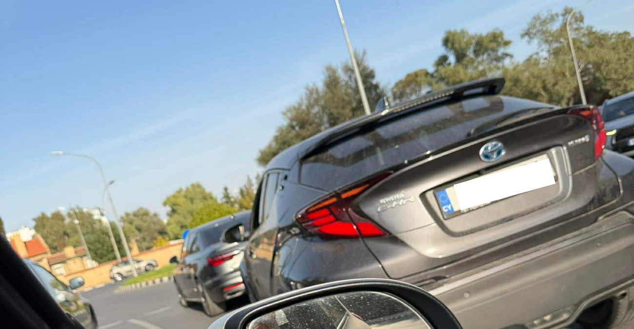 ΕΚΤΑΚΤΟ: Τροχαίο δημιούργησε κυκλοφοριακό κομφούζιο έξω από το Προεδρικό