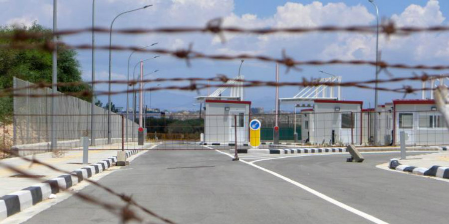 Το κατοχικό καθεστώς προκαλεί – Η πολιτική ηγεσία σε δίλημμα για το ενδεχόμενο κλεισίματος των οδοφραγμάτων