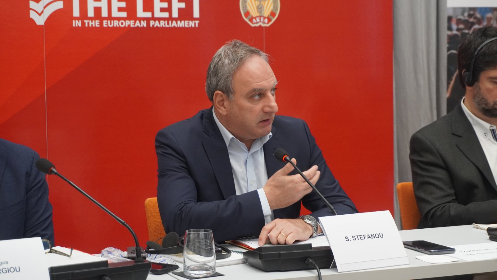 &Gamma;&Gamma; &Alpha;&Kappa;&Epsilon;&Lambda;: &Sigma;&upsilon;&nu;έ&chi;&iota;&sigma;&eta; &delta;&iota;&alpha;&pi;&rho;&alpha;&gamma;&mu;&alpha;&tau;&epsilon;ύ&sigma;&epsilon;&omega;&nu; &kappa;&alpha;&iota; &delta;&iota;&alpha;&phi;ύ&lambda;&alpha;&xi;&eta; &sigma;&upsilon;&gamma;&kappa;&lambda;ί&sigma;&epsilon;&omega;&nu; &eta; &omicron;&delta;ό&sigmaf; &gamma;&iota;&alpha; &lambda;ύ&sigma;&eta;
