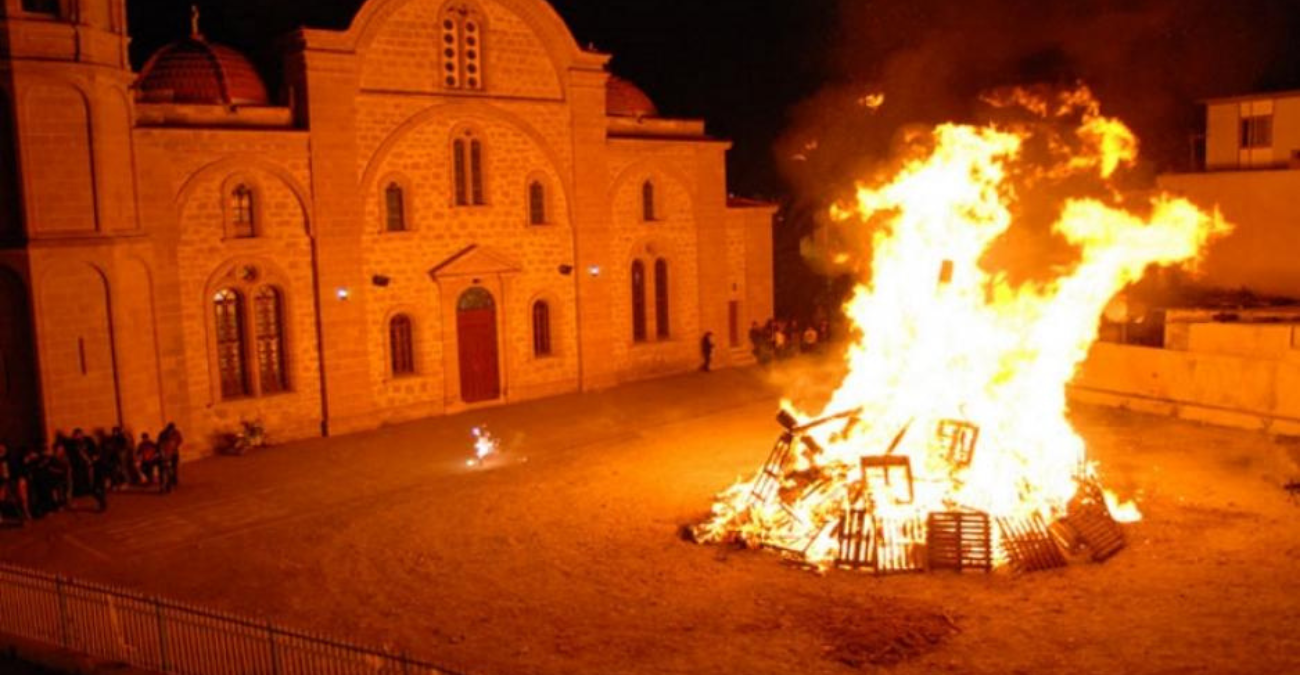 &Sigma;&epsilon; &epsilon;&pi;&iota;&phi;&upsilon;&lambda;&alpha;&kappa;&eta; &eta; &Alpha;&sigma;&tau;&upsilon;&nu;&omicron;&mu;ί&alpha; - &laquo;&Mu;&pi;&lambda;ό&kappa;&omicron;&raquo; &sigma;&epsilon; &lambda;&alpha;&mu;&pi;&rho;&alpha;&tau;&zeta;&iota;έ&sigmaf; &kappa;&alpha;&iota; &kappa;&rho;&omicron;&tau;ί&delta;&epsilon;&sigmaf; &sigma;&tau;&eta; &Lambda;&epsilon;&upsilon;&kappa;&omega;&sigma;ί&alpha; &kappa;&alpha;&iota; &sigma;&tau;&eta; &Lambda;&epsilon;&mu;&epsilon;&sigma;ό