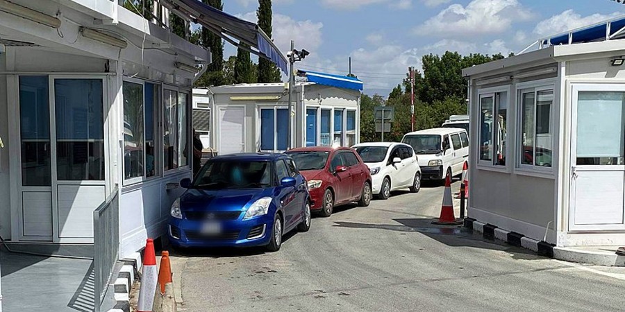 «Πιάστηκε» σε οδόφραγμα με μποτίλιες από τα κατεχόμενα - Βαρύ το πρόστιμο που πλήρωσε - Δείτε φωτογραφίες