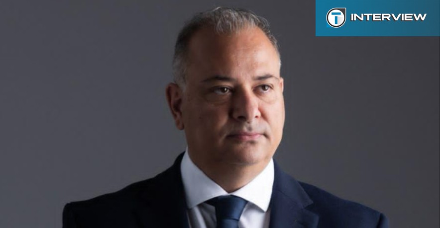 &Mu;&omicron;&rho;&phi;ά&kappa;&eta;&sigmaf; &Sigma;&omicron;&lambda;&omicron;&mu;&omega;&nu;ί&delta;&eta;&sigmaf; &sigma;&tau;&omicron; &laquo;T&raquo;: &laquo;&Psi;&eta;&phi;ί&zeta;&omicron;&nu;&tau;&alpha;&sigmaf; &Epsilon;&Delta;&Epsilon;&Kappa;, &sigma;&tau;&eta;&rho;ί&zeta;&epsilon;&tau;&alpha;&iota; &eta; &Kappa;&upsilon;&pi;&rho;&iota;&alpha;&kappa;ή &Delta;&eta;&mu;&omicron;&kappa;&rho;&alpha;&tau;ί&alpha; &kappa;&alpha;&iota; &eta; &pi;&rho;&omicron;&sigma;&tau;&alpha;&sigma;ί&alpha; &tau;&eta;&sigmaf; &mu;&iota;&kappa;&rho;&omicron;&mu;&epsilon;&sigma;&alpha;ί&alpha;&sigmaf; &tau;ά&xi;&eta;&sigmaf;&raquo;