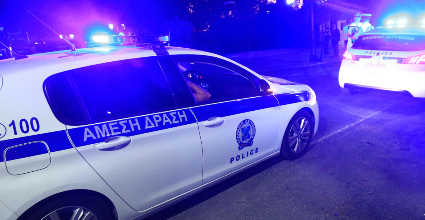 Τη χτύπησαν με μπουκάλι στο κεφάλι μέσα στο σπίτι της Τη χτύπησαν με μπουκάλι στο κεφάλι μέσα στο σπίτι της